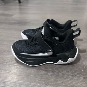 Kids Black and White Nike Basketball  - Nike - Giannis Immortality 4